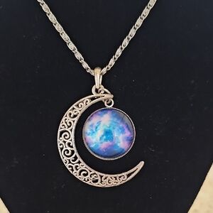 Silver Crescent Moon Fashion Jewelry Necklace with Blue Pendant